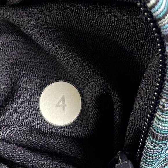 LULULEMON Womens Stop At Nothing Crop Leggings Sz 4 Turquoise Black Logo - Picture 9 of 9